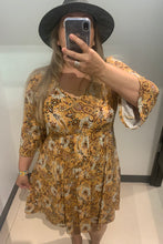 Load image into Gallery viewer, Michelle Dress in Paisley 🇨🇦