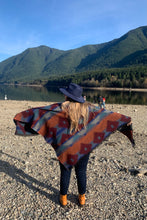 Load image into Gallery viewer, Blanket Shawl 🇨🇦