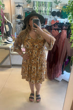 Load image into Gallery viewer, Michelle Dress in Paisley 🇨🇦
