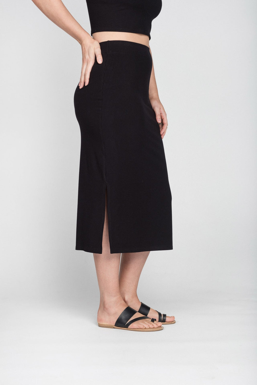 sexy black pencil skirt. Pairs perfectly with crop tops.