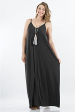 Load image into Gallery viewer, Plus size maxi dress with spagetti straps and pockets. Full length plus size dresses for all seasons. Great fit and prices on plus size clothing in Abbotsford Bc. Fraser valleys top plus size clothing store Sunlaced Apparel has a beautiful sellection for Fall
