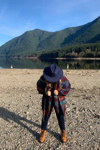 Load image into Gallery viewer, Blanket Shawl 🇨🇦
