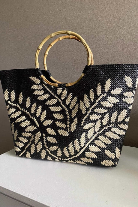 beautiful handcrafted reed grass handbags. Canadian owned and operated business selling handcrafted unique items from around the world. Beach vacation vibe bags.