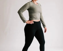 Load image into Gallery viewer, Compression Pocketed Trainer Legging (Raven Black)
