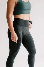 Load image into Gallery viewer, Seamlessly Driven Leggings (Graphite Grey)
